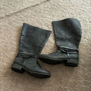 Maurice’s boots Size 10 medium Gray/black wide calf plus size shoe